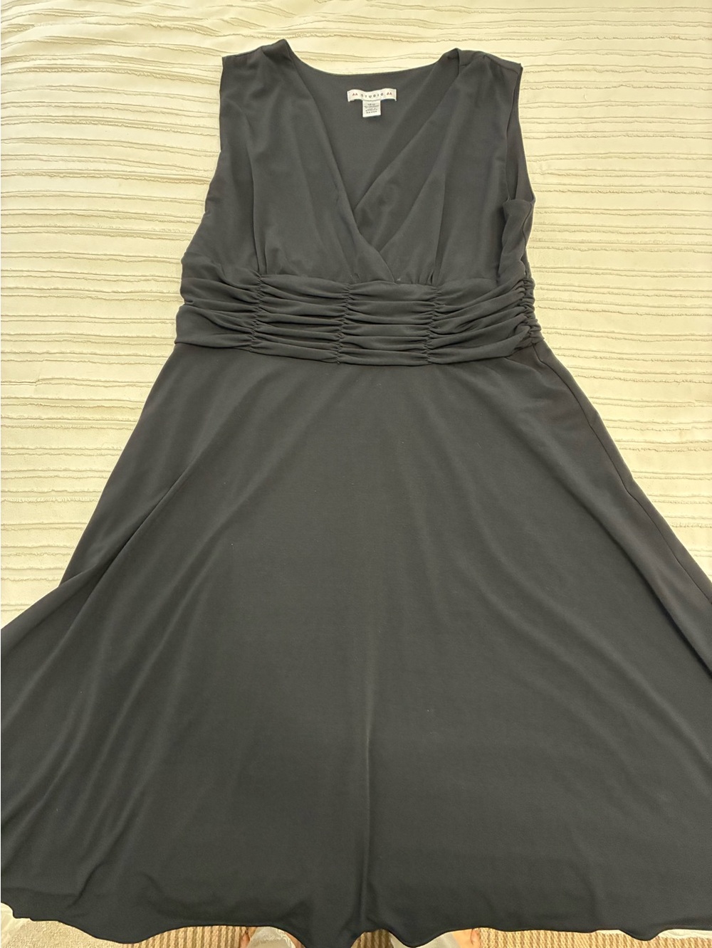 Vintage Black Sleeveless V-Neck Ruched Waist Dress. Pretty. Glamorous. Size 18